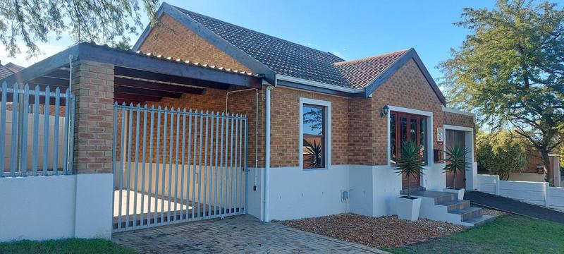 To Let 2 Bedroom Property for Rent in Vredekloof East Western Cape